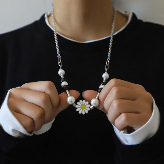 DAISY CHAIN